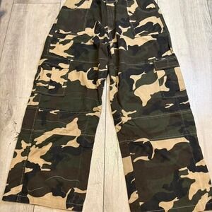 Camo wide leg cargo pants Size 36 men‎